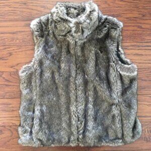 🎉HP🎉 Banana Republic Lined Faux Fur Vest